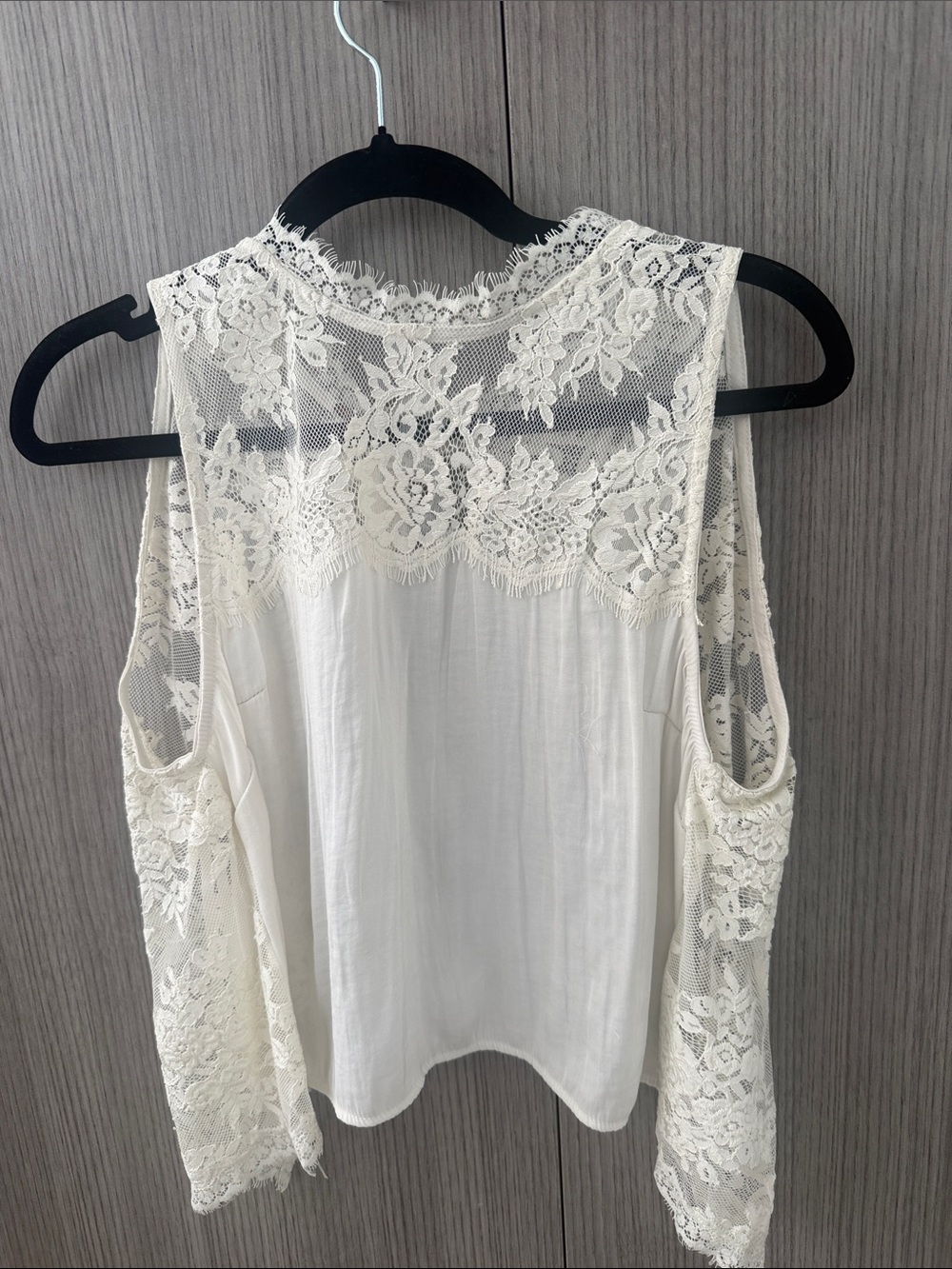 Lace Sleeveless Blouse – Cream